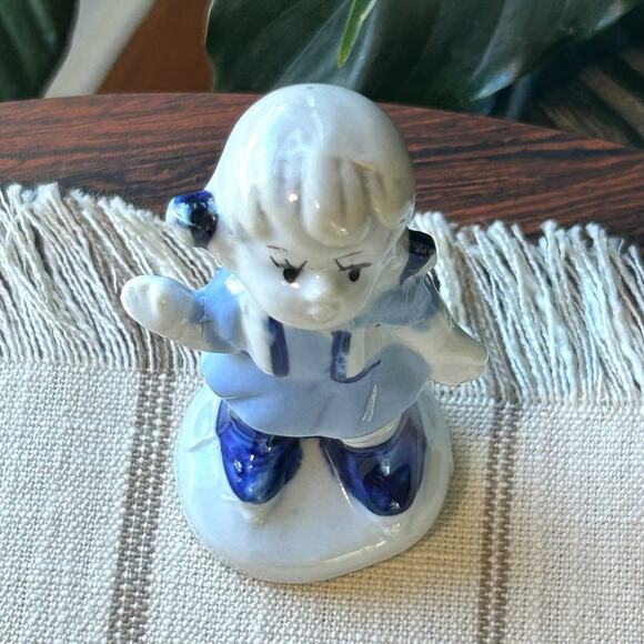 Vintage Blue White Porcelain Figurine of Little Holland Girl in Blue Dress - Picture 5 of 12